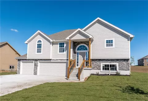 15612 Austin Ct, Basehor, KS 66007