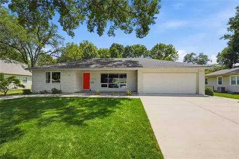 6723 W 66th St, Overland Park, KS 66202