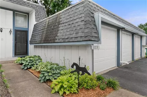 8019 E 130 Ct, Grandview, MO 64030
