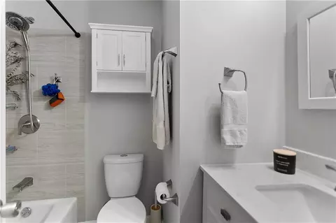 Bath - 8019 E 130 Ct, Grandview, MO 64030 photo 2 of 3
