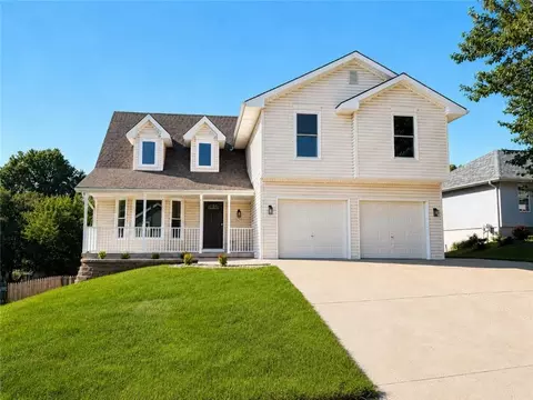724 N Plum Rose Dr, Liberty, MO 64068