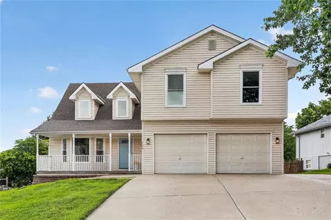 724 N Plum Rose Dr, Liberty, MO 64068