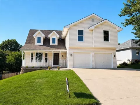 724 N Plum Rose Dr, Liberty, MO 64068