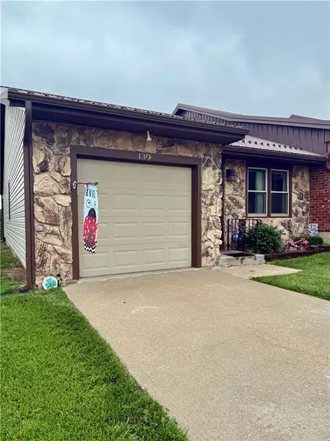 130 N Ryans Way, Saint Joseph, MO 64506