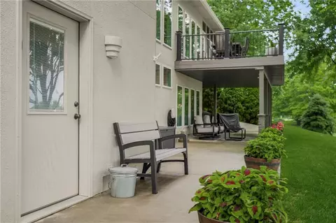 Exterior - 4317 NE Maplegate Ct, Lees Summit, MO 64064 photo 3 of 7