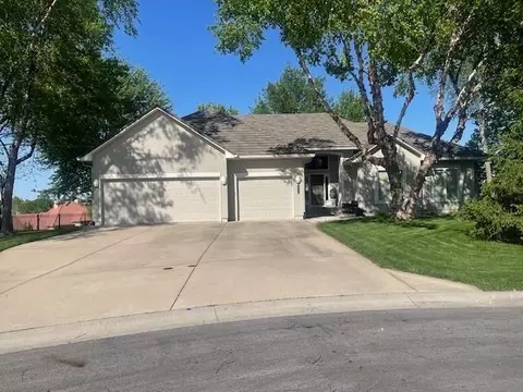 Exterior - 4317 NE Maplegate Ct, Lees Summit, MO 64064 photo 2 of 7