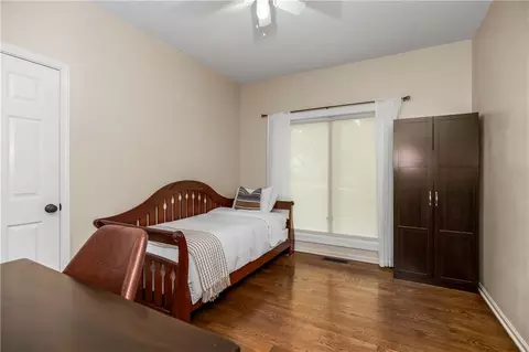 Bedroom - 4317 NE Maplegate Ct, Lees Summit, MO 64064 photo 2 of 4