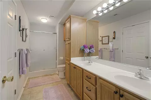 Bath - 12804 E 48th St, Independence, MO 64055 photo 1 of 2