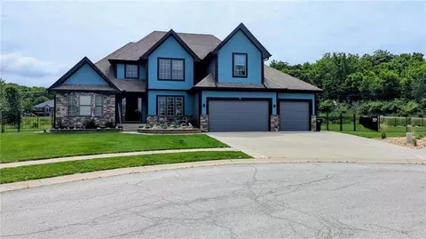 3221 S Mize Ridge Ct, Independence, MO 64057