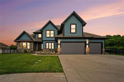 3221 S Mize Ridge Ct, Independence, MO 64057