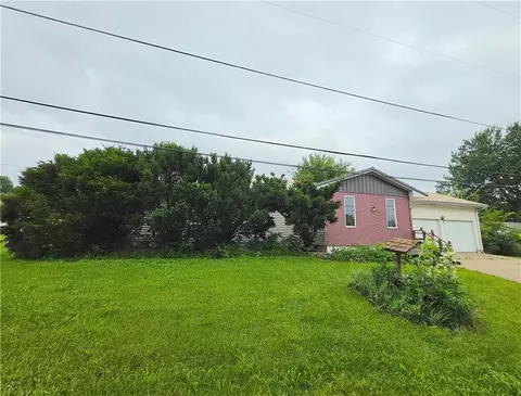 218 Warren Ave, Garnett, KS 66032