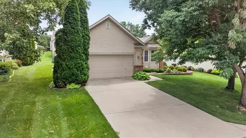 2717 S Woodbury Dr, Independence, MO 64055