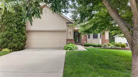 2717 S Woodbury Dr, Independence, MO 64055