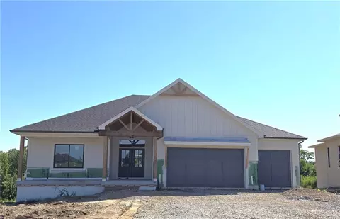 4374 Tee Box Dr, Basehor, KS 66007
