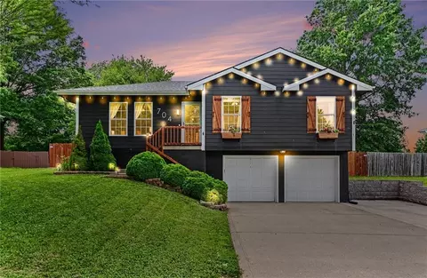 704 Woodson St, Kearney, MO 64060