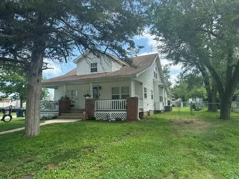 1120 N 12th St, Independence, KS 67301