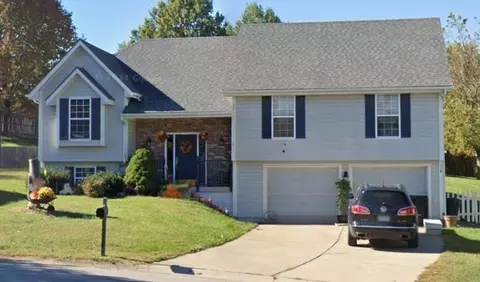 19415 E 13th St, Independence, MO 64056