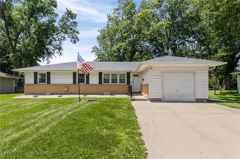 4826 Stearns Ln, Shawnee, KS 66203