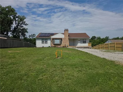 1704 S State Route 291 Hwy, Independence, MO 64057