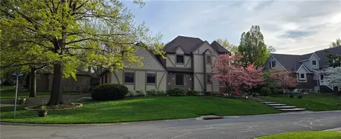 12401 W 110th Ter, Overland Park, KS 66210