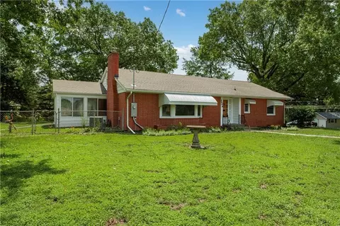 7323 Manchester Ave, Kansas City, MO 64133