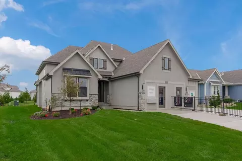 2417 W 177th St, Overland Park, KS 66085