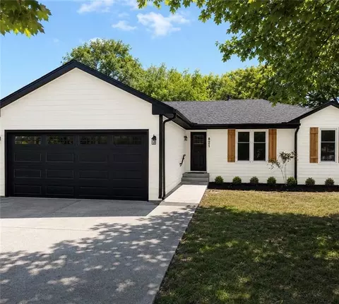 821 Heather Dr, Belton, MO 64012