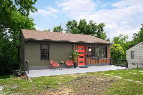 Exterior - 9808 E 22nd St, Independence, MO 64052 photo 4 of 5