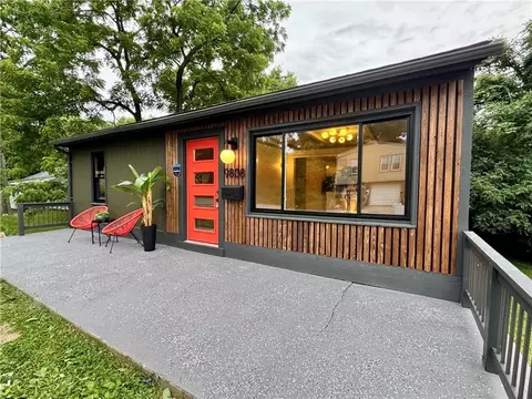 9808 E 22nd St, Independence, MO 64052