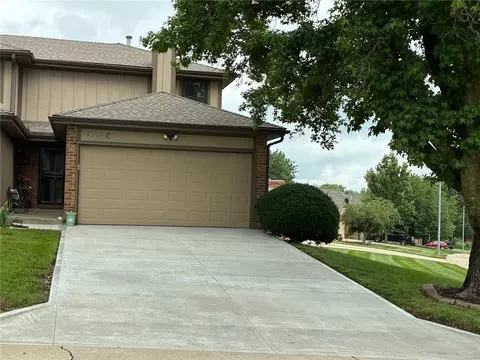 4205 Country Ln #C, Saint Joseph, MO 64506