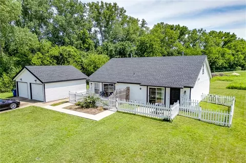 3615-3617 Brush Creek Dr, Lawrence, KS 66047