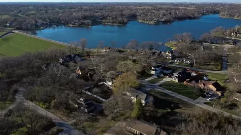 7608 NW Roberts Rd, Weatherby Lake, MO 64152