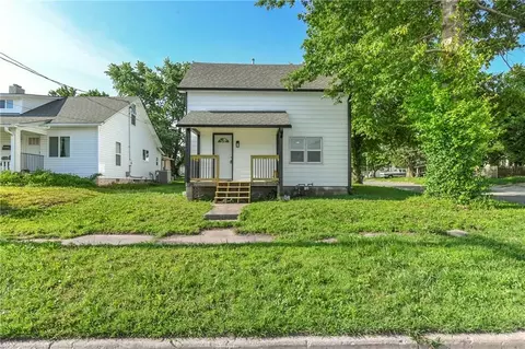 111 E Dryden St, Odessa, MO 64076