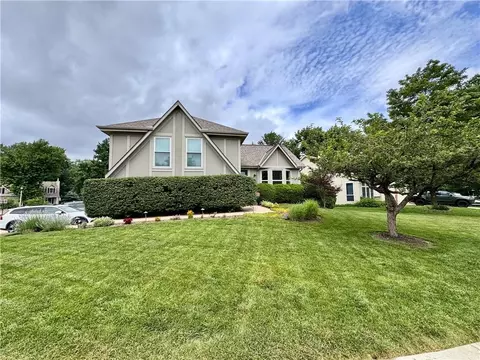 6470 Payne St, Shawnee, KS 66226