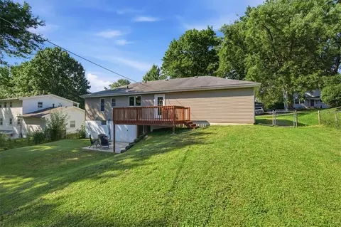 Exterior - 16608 E 31st St, Independence, MO 64055 photo 4 of 5