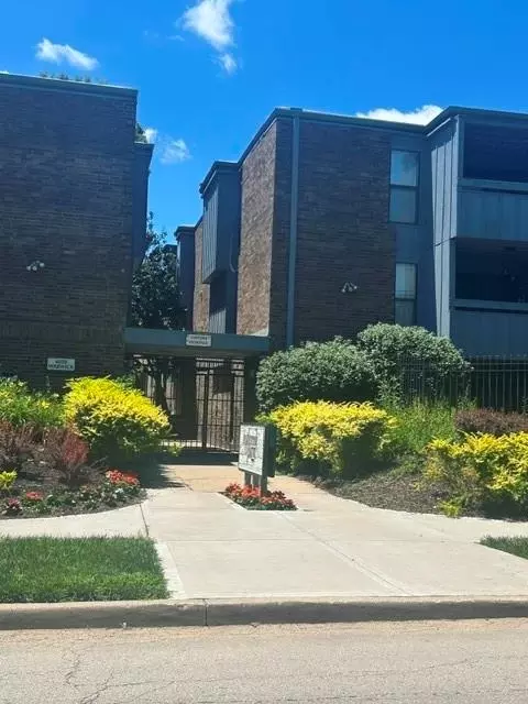 104 E 41 St #6, Kansas City, MO 64111