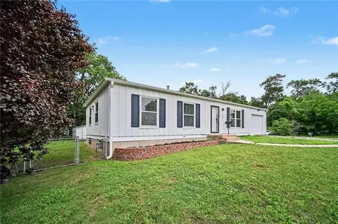 Exterior - 6000 E 152nd St, Grandview, MO 64030 photo 2 of 5