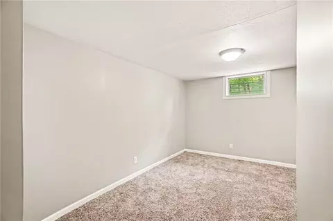 Bedroom - 6000 E 152nd St, Grandview, MO 64030 photo 4 of 5