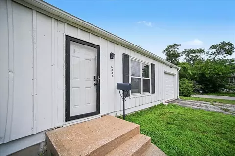 Exterior - 6000 E 152nd St, Grandview, MO 64030 photo 3 of 5