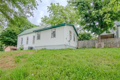 104 W Osage St, Warsaw, MO 65355
