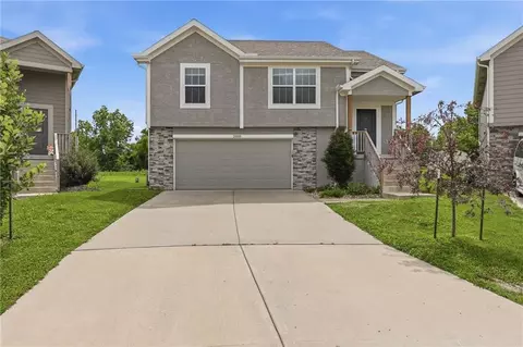 21808 Southcreek Rd, Peculiar, MO 64078