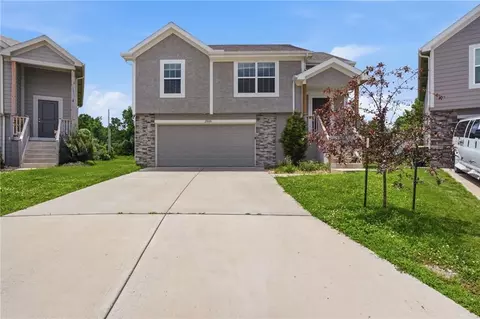 21808 Southcreek Rd, Peculiar, MO 64078