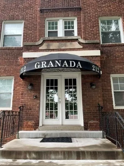 212 Emanual Cleaver Blvd, Kansas City, MO 64112