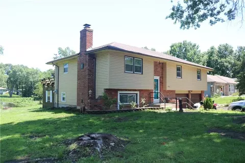 19350 Foster St, Stilwell, KS 66085