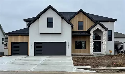 4749 NW Sienna Rdg, Riverside, MO 64150
