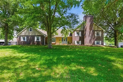 Exterior - 111 Elm St, Lathrop, MO 64465 photo 2 of 15