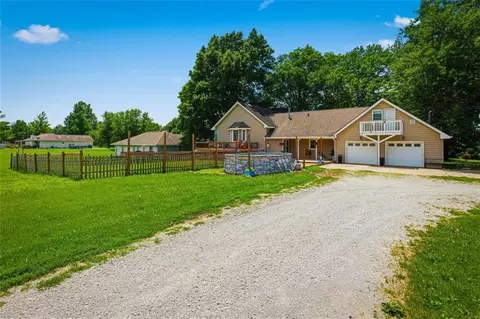 Exterior - 111 Elm St, Lathrop, MO 64465 photo 9 of 15
