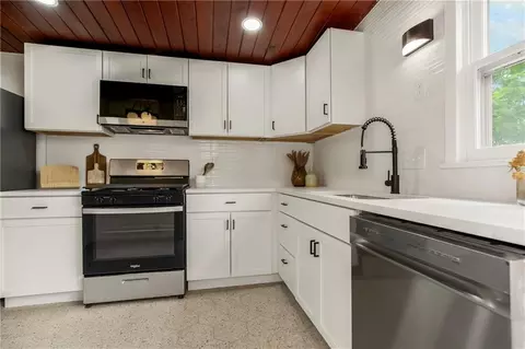 Kitchen - 11120 E 35th Ter, Independence, MO 64052 photo 2 of 3