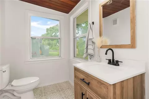Bath - 11120 E 35th Ter, Independence, MO 64052 photo 5 of 5