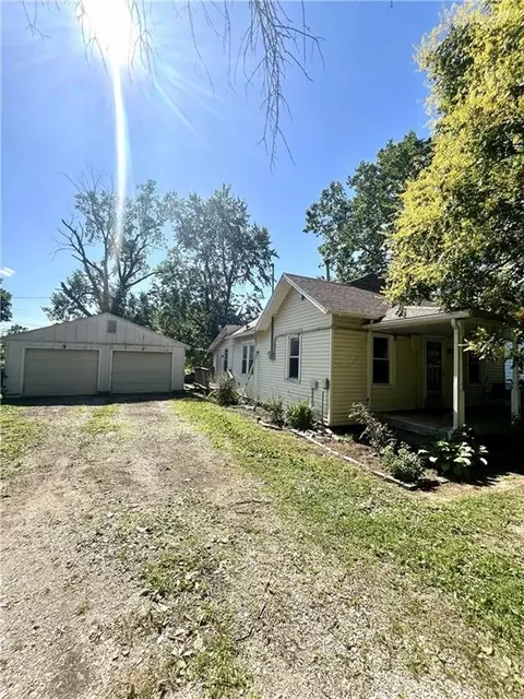 202 Hunt St, Wellsville, KS 66092